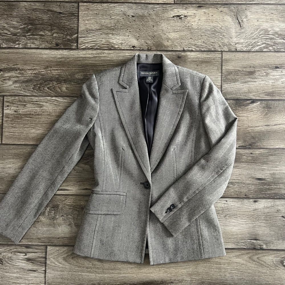 NWOT Women’s Banana Republic Herringgone Structured Wool Jacket  Size 4 Small